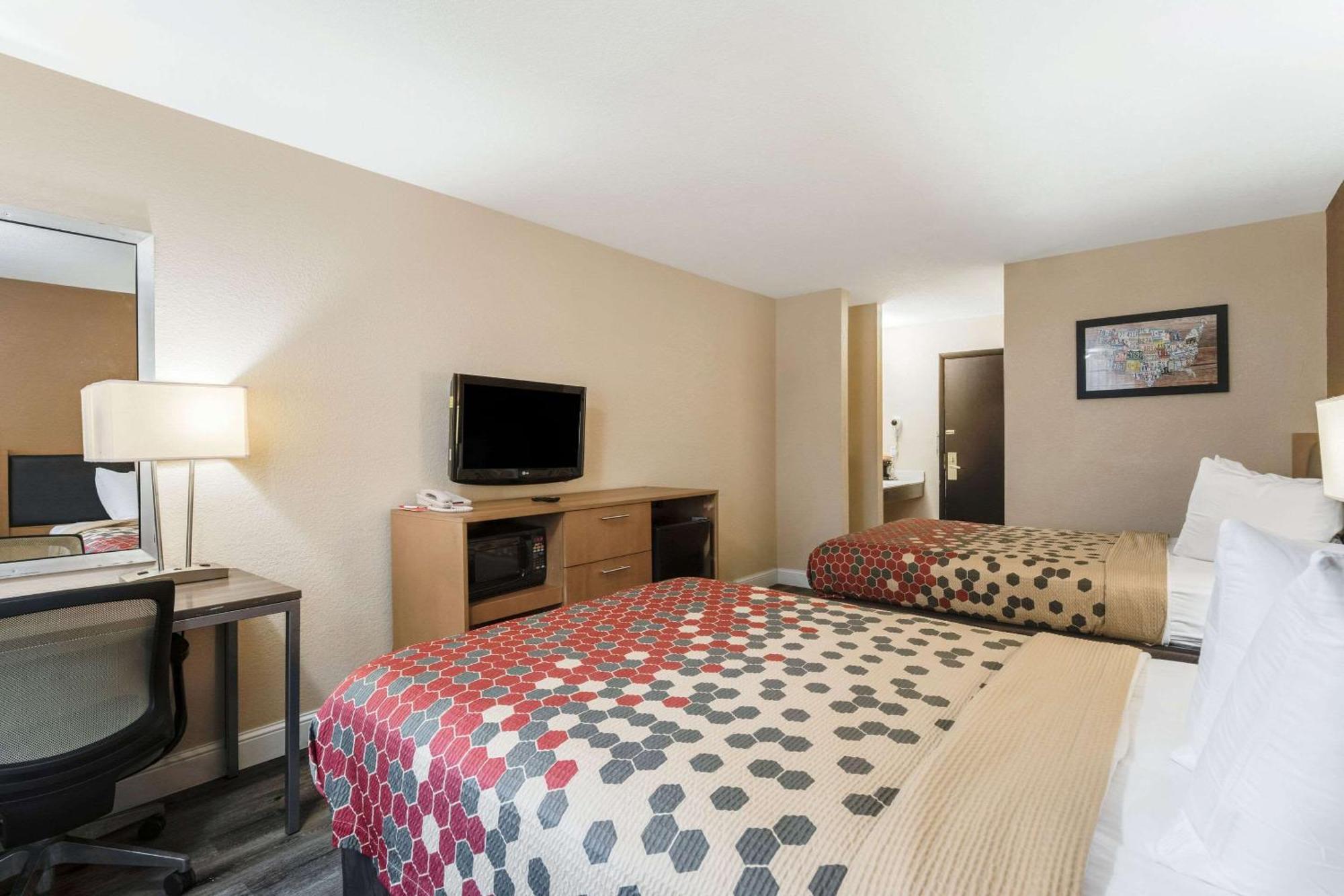 Lodge Econo *