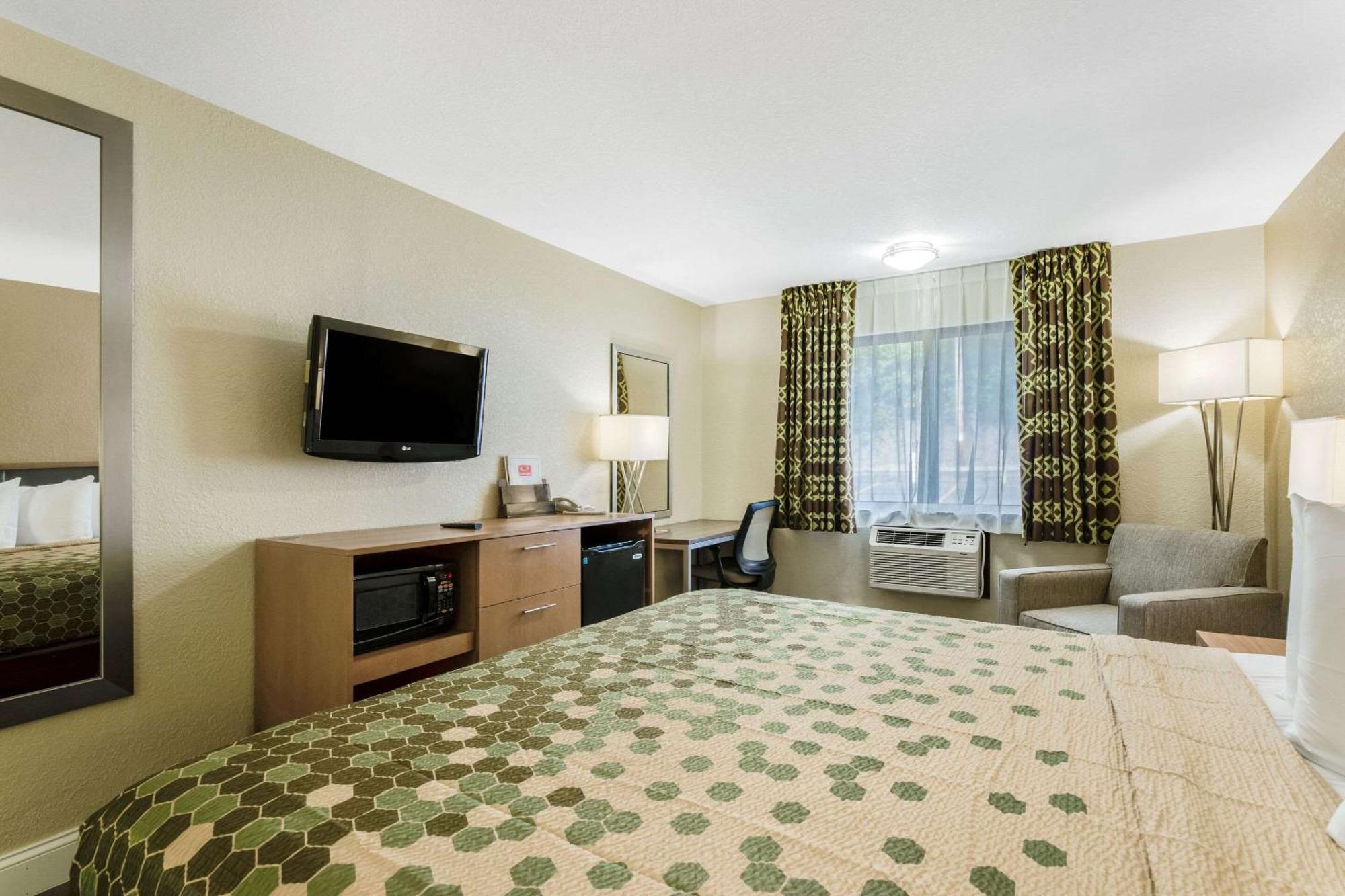 Econo Lodge *
