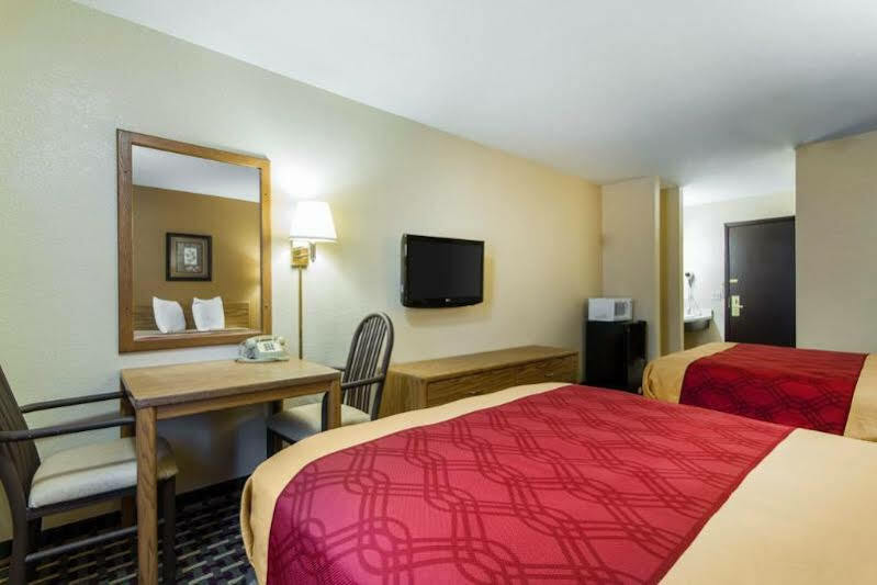 Econo Lodge *